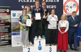 Dekoracja zawodników w Ppn MIX