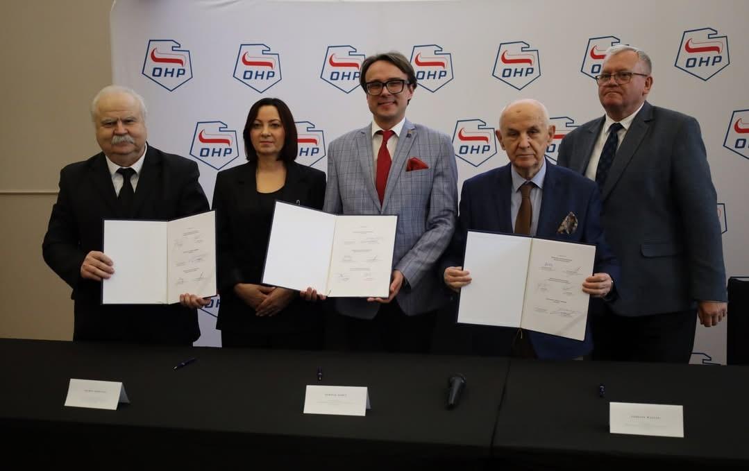 prezentacja podpisanych porozumień