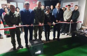 Przecięcie wstęgi przez zaproszonych Gości